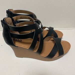 *NEW* Black & Tan Wedge Sandals